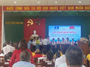 Trao học bổng cho học sinh huyện Hàm Thuận Nam tỉnh Bình Thuận với sự góp mặt của công ty luật TNHH Đức Pháp
